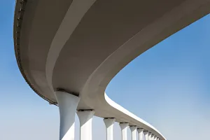 بهترین مواد شیمیایی ساختمانی برای افزایش دوام و زیبایی سازه‌های بتنی: معرفی محصولات راک وال
