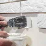 چسب کاشی برای چسباندن کاشی روی گچ